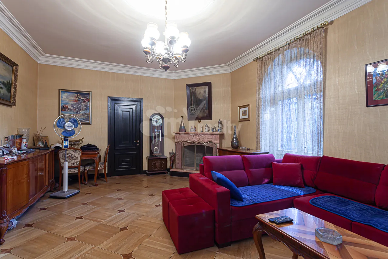 3 bedroom apartment for sale Baghramyan Ave (Kentron), Center Yerevan, 161298