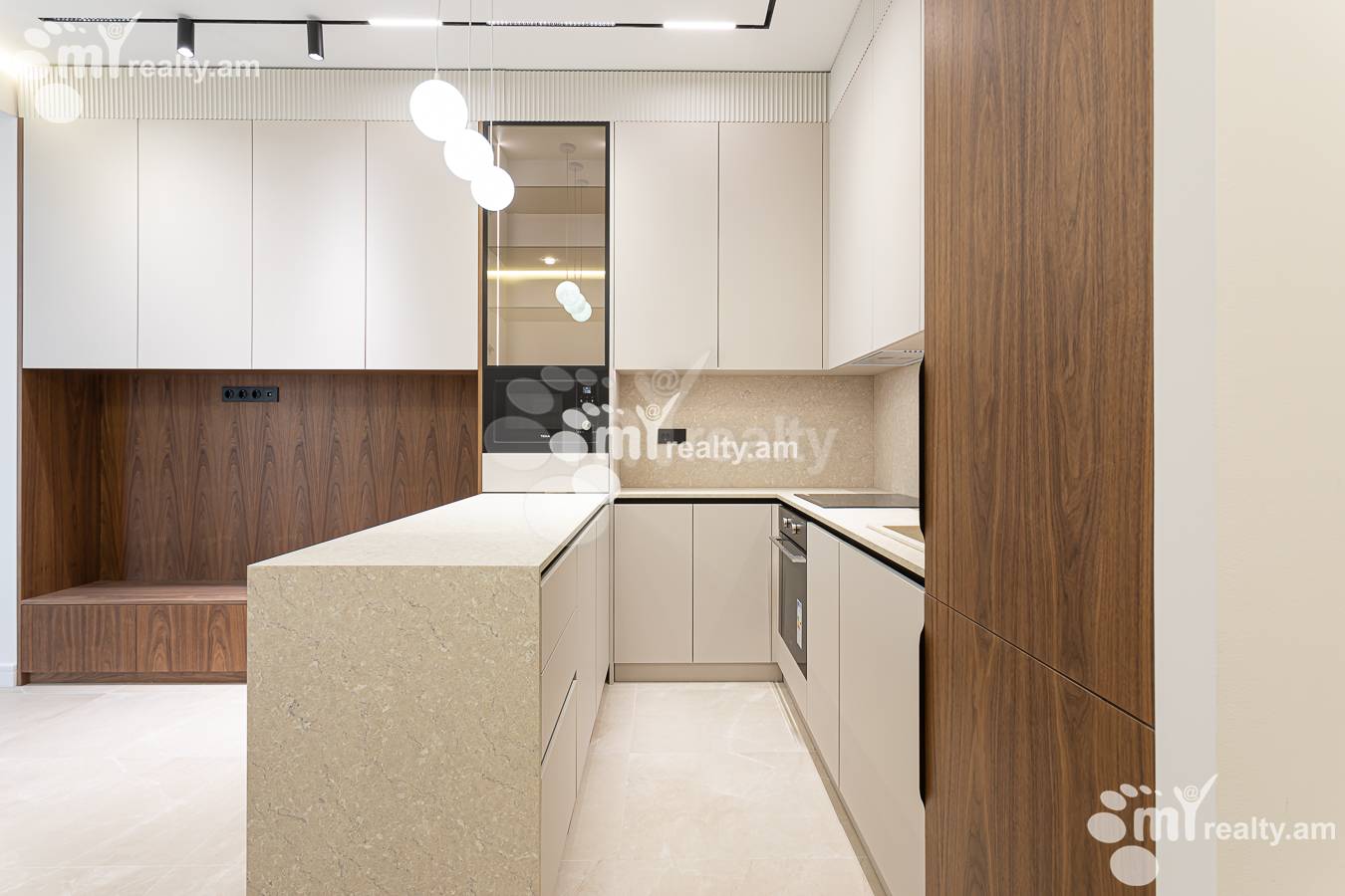 Купить 2 комнатную квартиру Аршакуняц пр, Центр Ереван, 156409