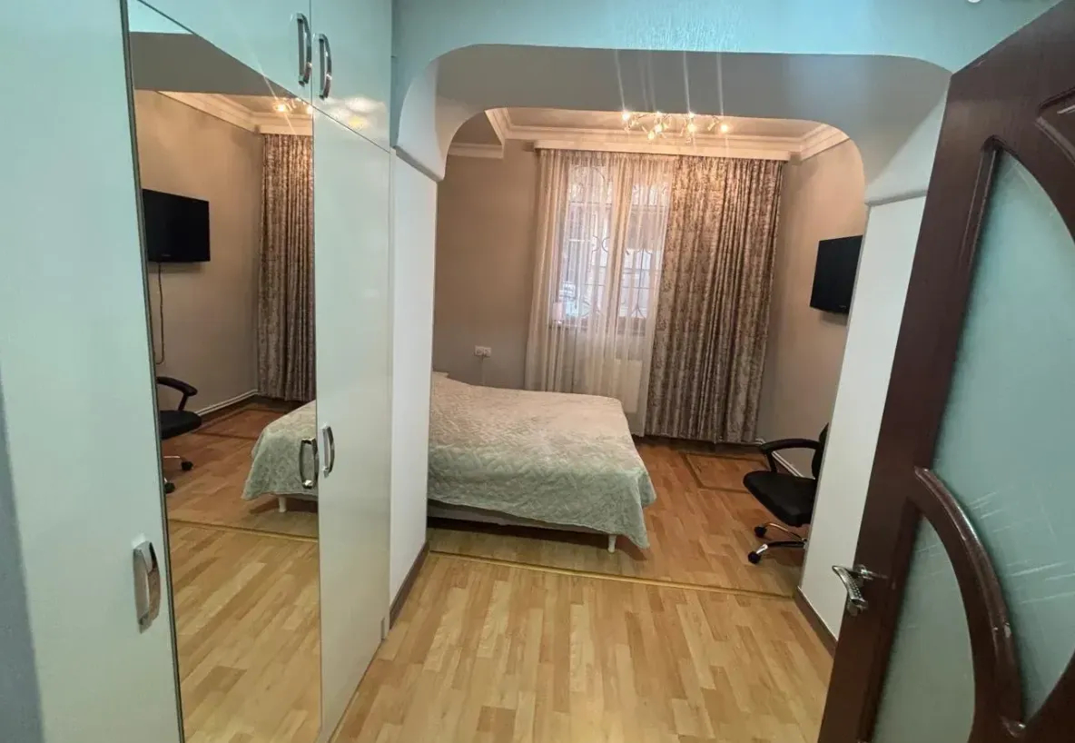 5 bedroom apartment for sale خیابان وراساکان, عربگیر ایروان, 161980