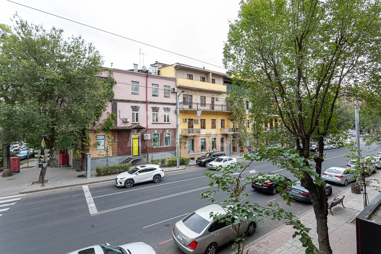 4 bedroom apartment for sale Hanrapetutyan St, Center Yerevan, 159013