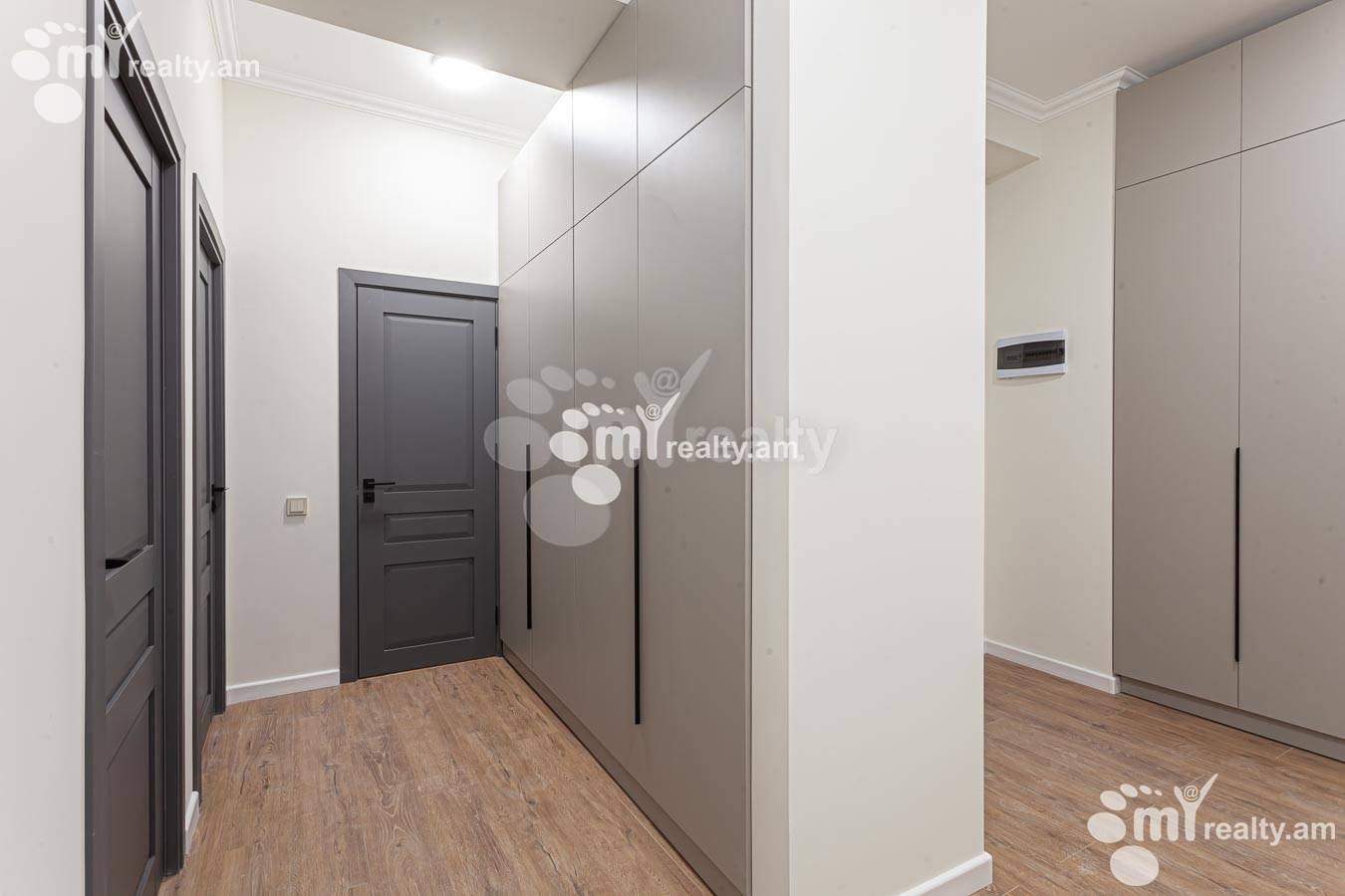 3 bedroom apartment for sale خیابان گِریبودوف, عربگیر ایروان, 155204