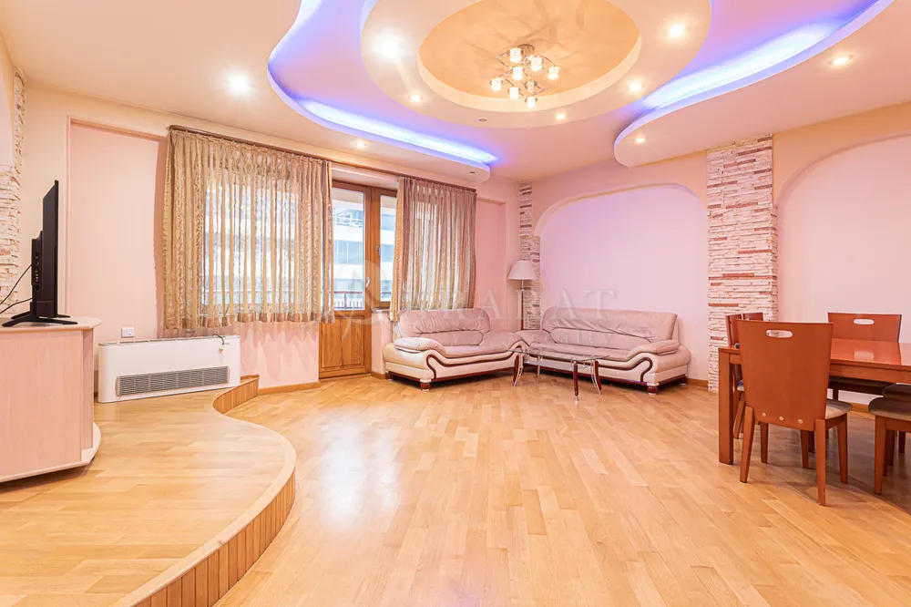 snyat-kvartiru-v-novostroyke/3-komnatnaya/Northern+%28Hyusisayin%29++Ave/Center/Yerevan