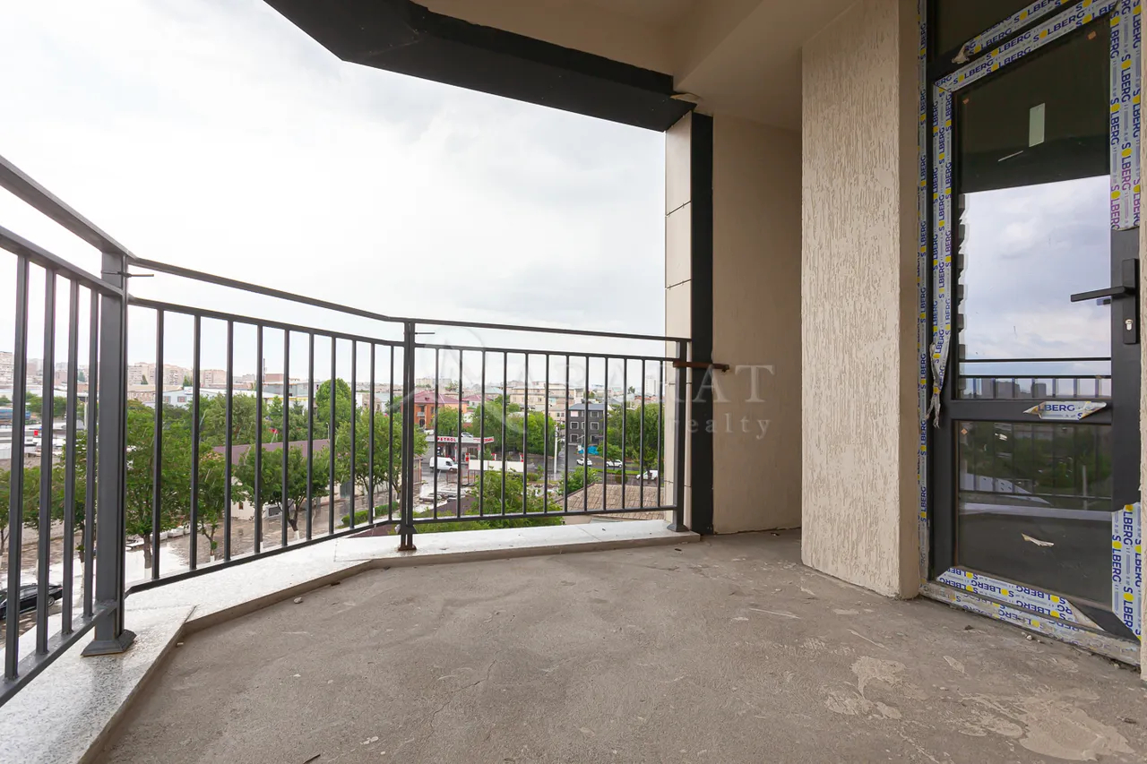 3 bedroom apartment for sale Hasratyan st., Ajapnyak Yerevan, 157405