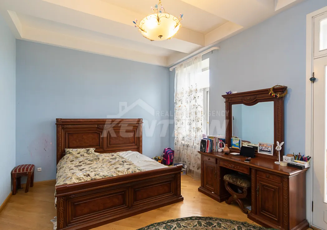 5 bedroom apartment for sale Zakyan St, Center Yerevan, 161876