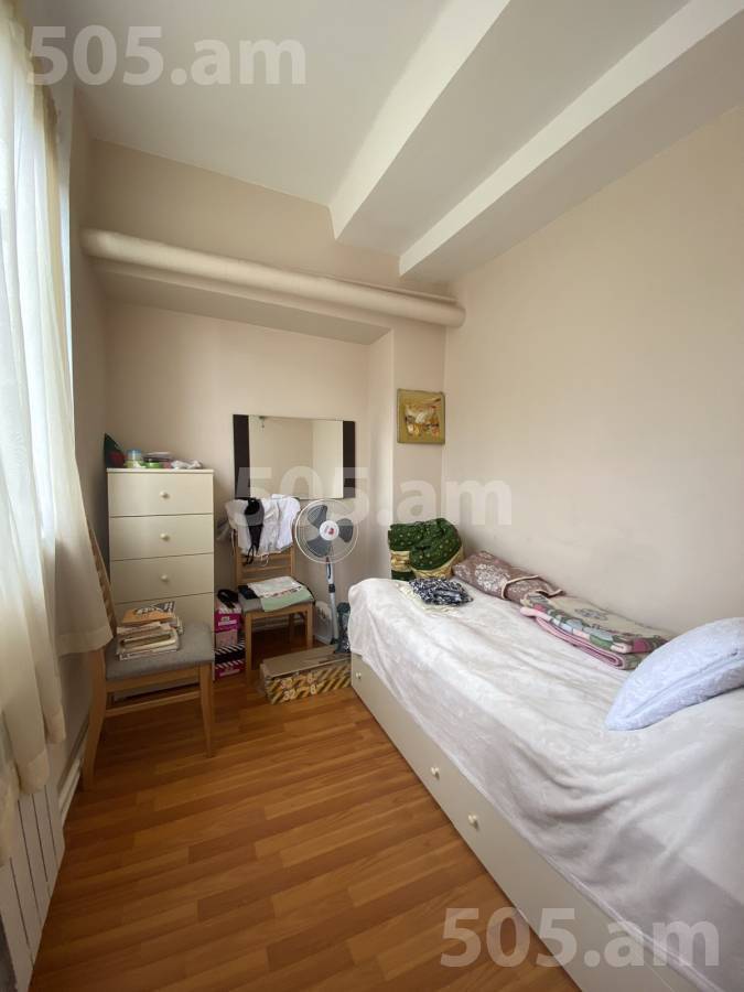 3 bedroom apartment for sale خیابان م. خورِناتسی, مرکز شهر ایروان, 98372