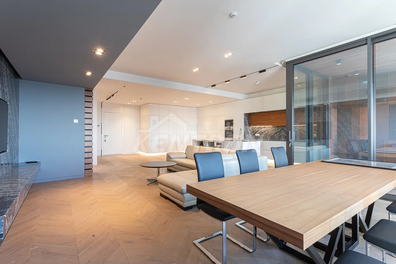 4 սենյականոց բնակարան  Պուշկինի փող, Կենտրոն Երևան, 157580