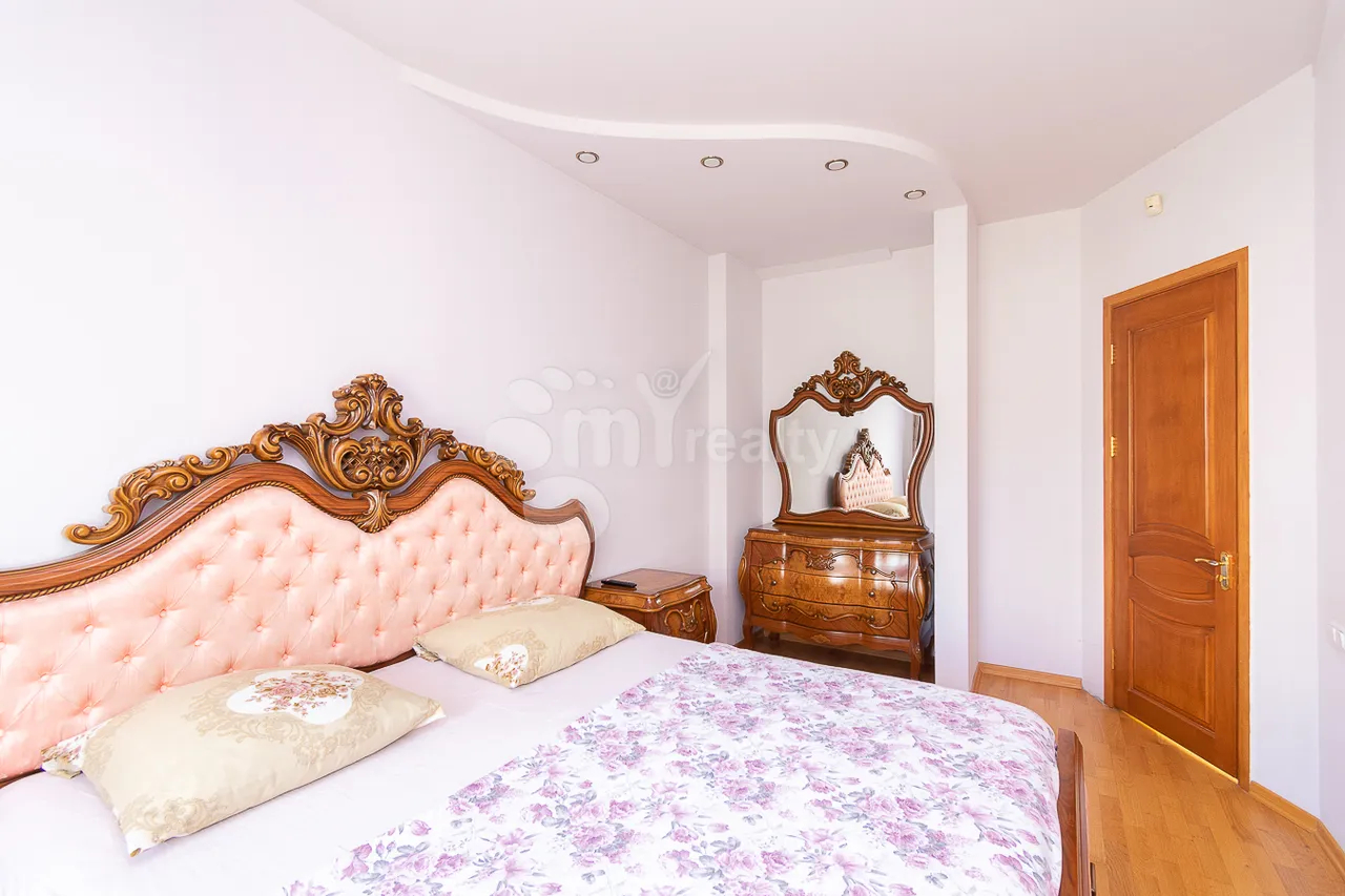 5 bedroom apartment for rent Nalbandyan St, Center Yerevan, 161916