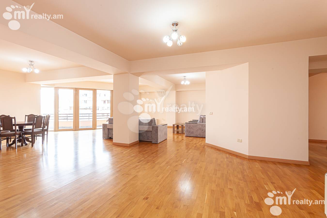 4 սենյականոց բնակարան  Լեոի փող, Կենտրոն Երևան, 153427