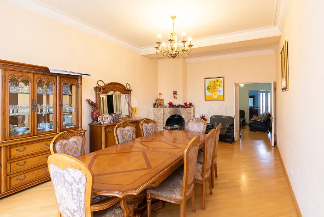 5 bedroom apartment for sale Zakyan St, Center Yerevan, 161876