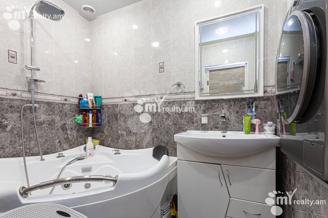 Купить 4 комнатную квартиру Аргишти ул, Центр Ереван, 143488