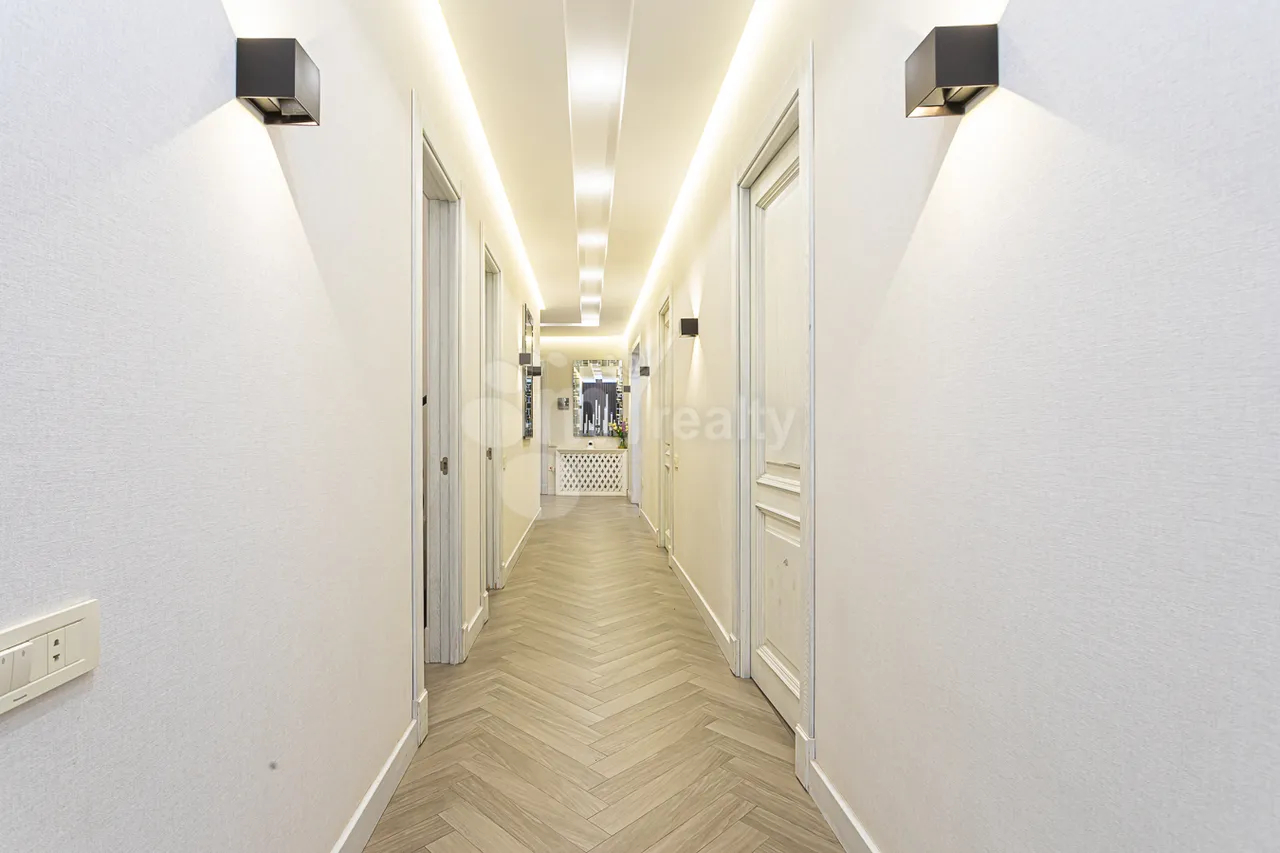 4 bedroom apartment for sale Aram St, Center Yerevan, 159224