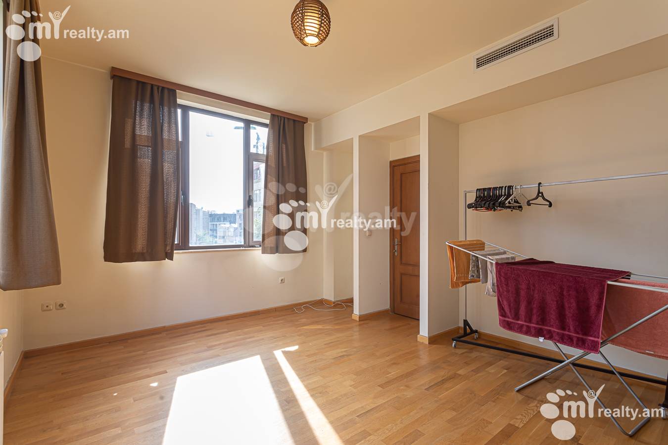 3 bedroom apartment for rent Antarayin St, Center Yerevan, 157028