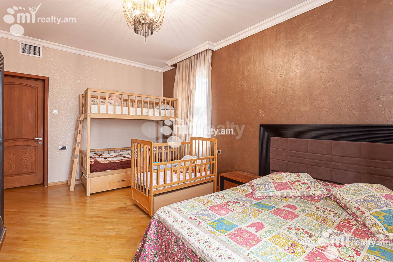 3 bedroom apartment for sale Paronyan St, Center Yerevan, 153346