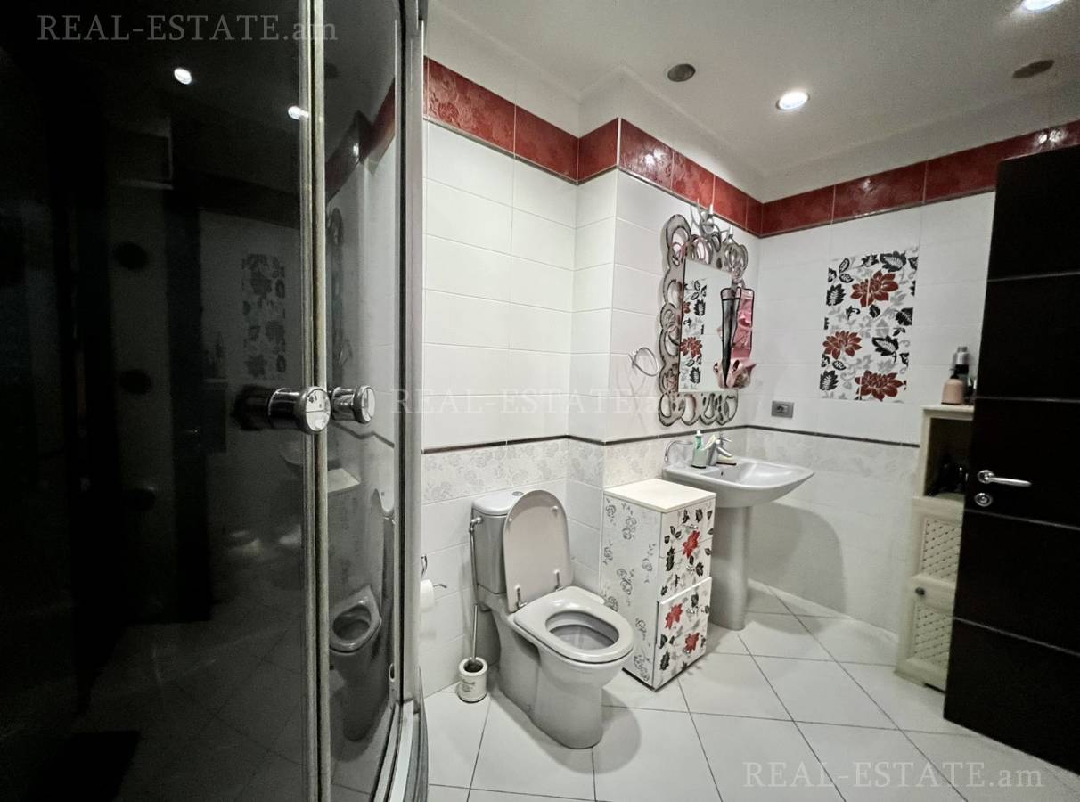 4 bedroom apartment for sale Northern (Hyusisayin)  Ave, Center Yerevan, 119236