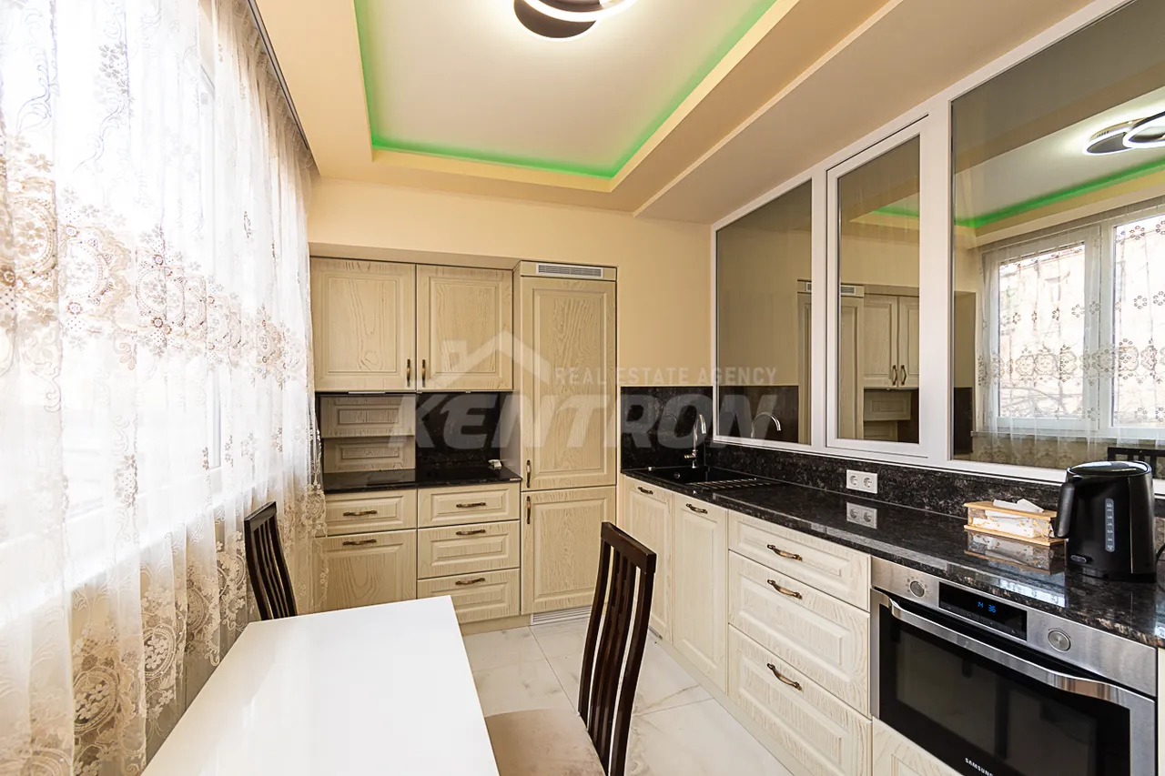 3 bedroom apartment for rent خیابان موسکوویان, مرکز شهر ایروان, 159373