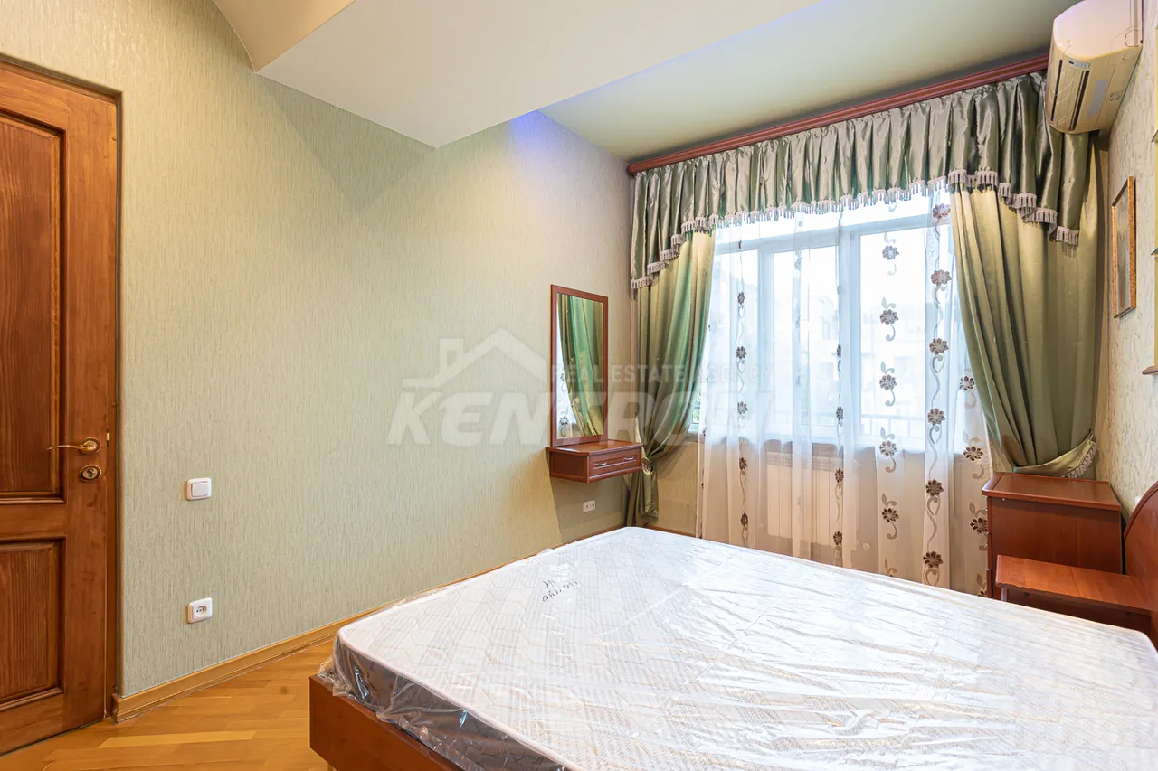 3 սենյականոց բնակարան  Աբովյան փող, Կենտրոն Երևան, 158367