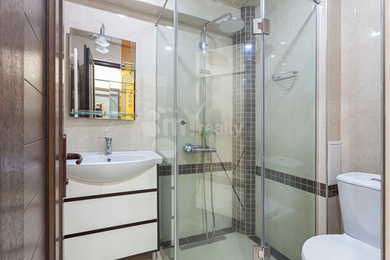 2 bedroom apartment for rent خیابان م. خورِناتسی, مرکز شهر ایروان, 161398