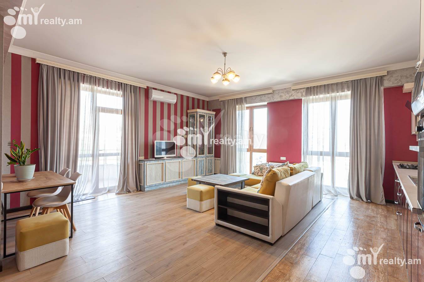 3 bedroom apartment for rent Mashtots Ave, Center Yerevan, 152987