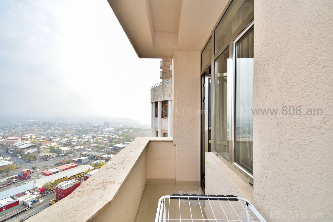 4 սենյականոց բնակարան  Ծիծեռնակաբերդի խճուղի, Կենտրոն Երևան, 126572