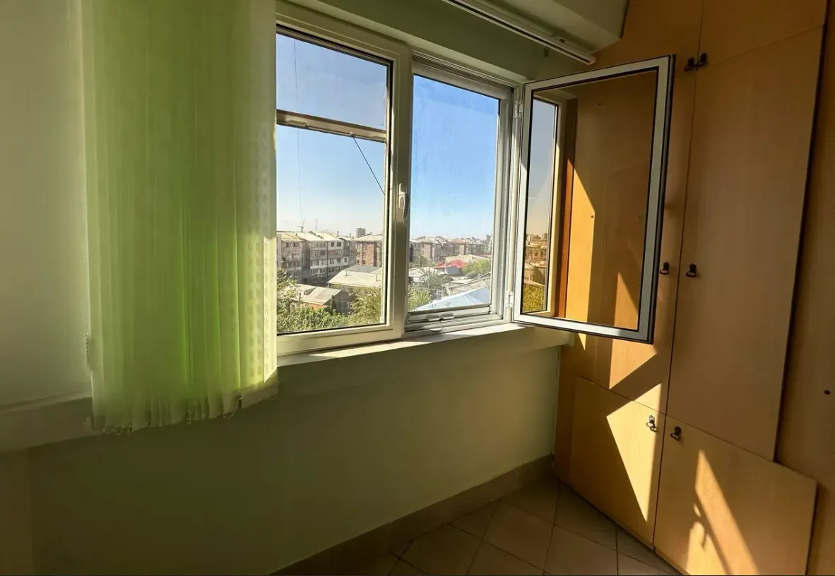 4 bedroom apartment for sale خیابان آزاتوتیان, عربگیر ایروان, 161824