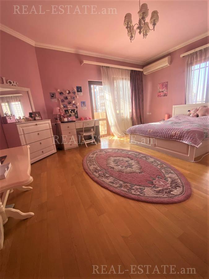 4 bedroom apartment for sale Sayat-Nova Ave, Center Yerevan, 116013