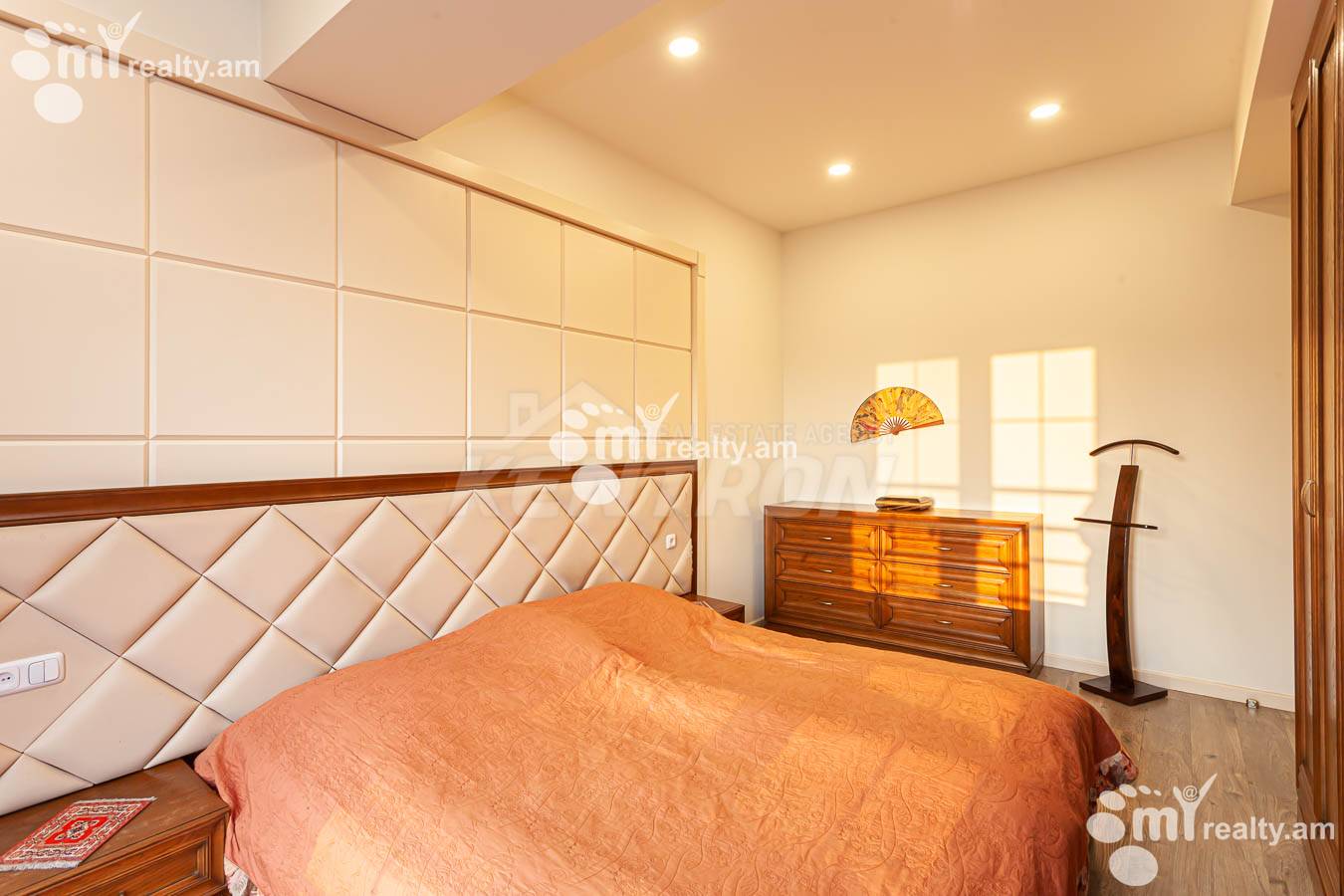4 սենյականոց բնակարան  Լեռ. Կամսարի փող, Կենտրոն Երևան, 153801