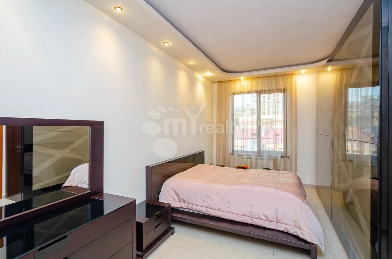 4 bedroom apartment for sale Nalbandyan St, Center Yerevan, 161932