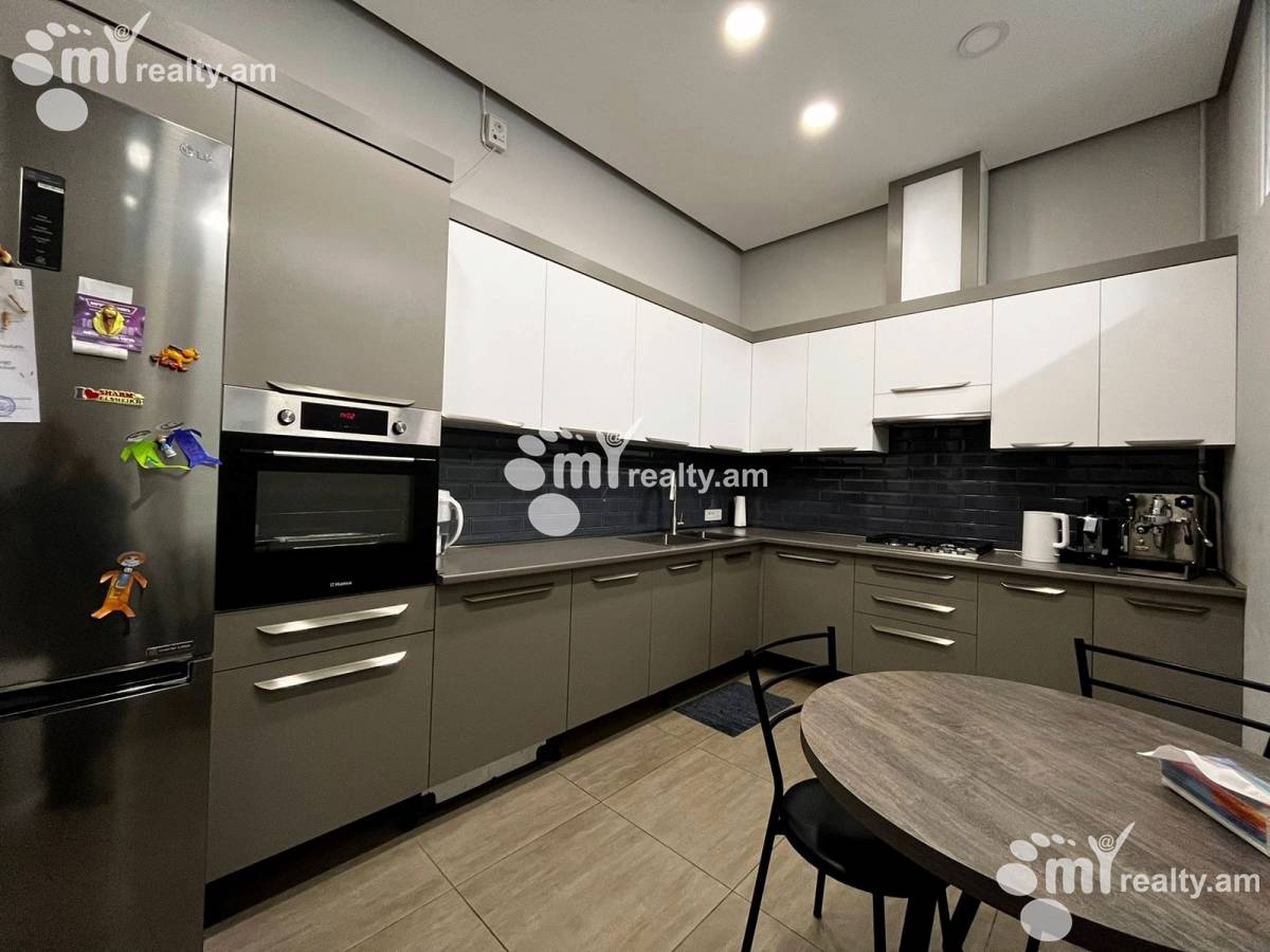 4 bedroom apartment for sale خیابان آزاتوتیان, عربگیر ایروان, 158123