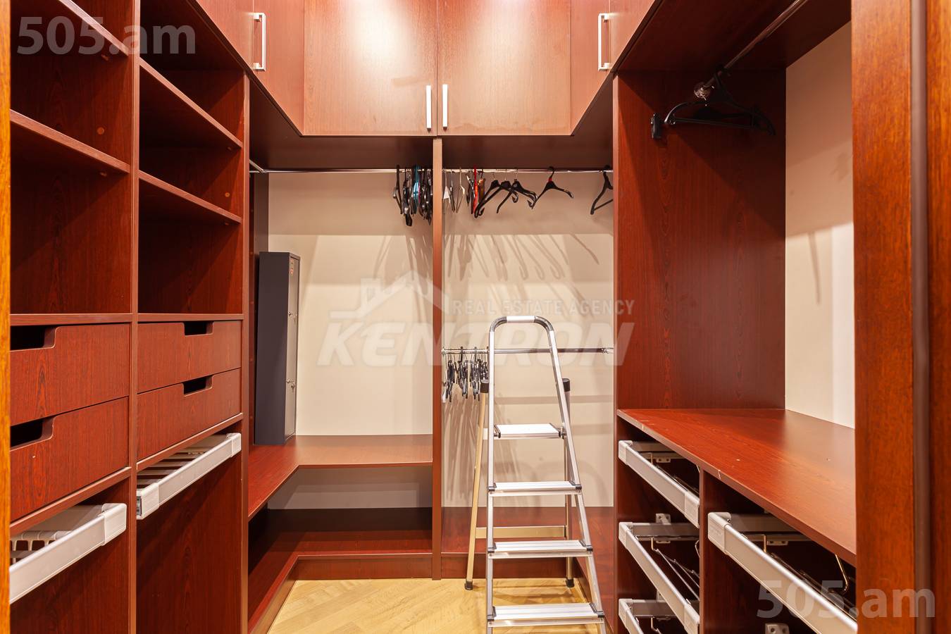 3 սենյականոց բնակարան վարձով Եկմալյան փող, Կենտրոն Երևան, 154624