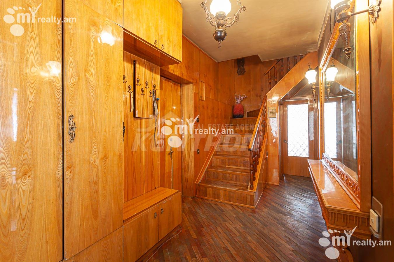 Купить 4 комнатную квартиру Таманян ул, Центр Ереван, 145123