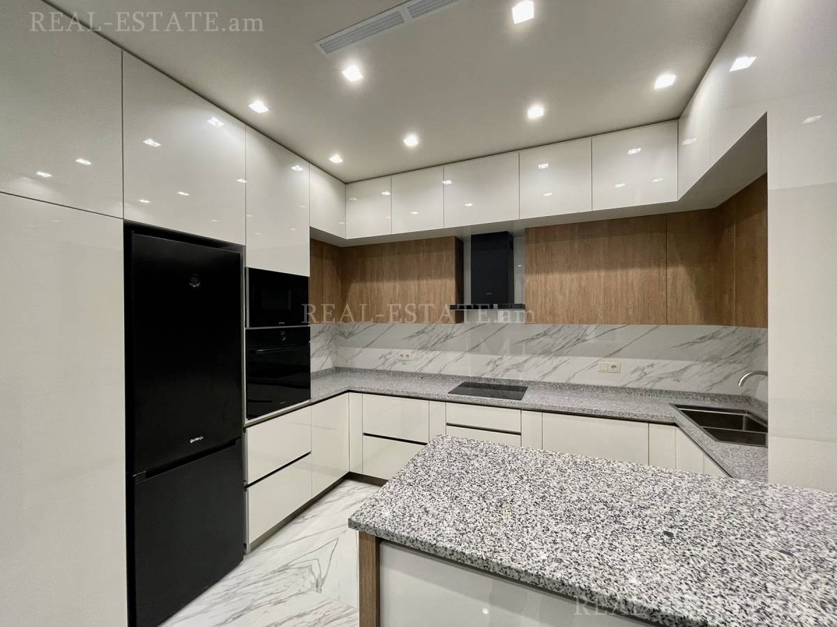 3 bedroom apartment for rent Amiryan St, Center Yerevan, 131705