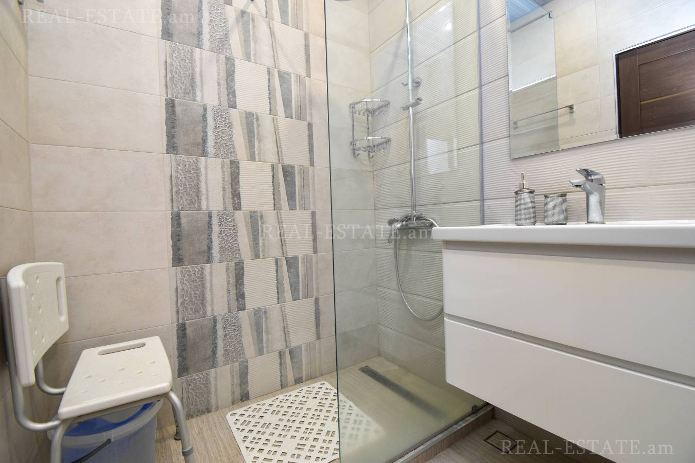 4 սենյականոց բնակարան  Կոմիտասի պող, Արաբկիր Երևան, 122871