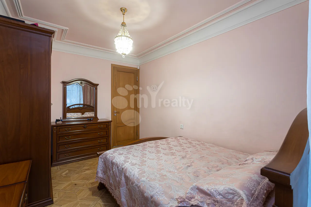 3 bedroom apartment for sale Hanrapetutyan St, Center Yerevan, 159749