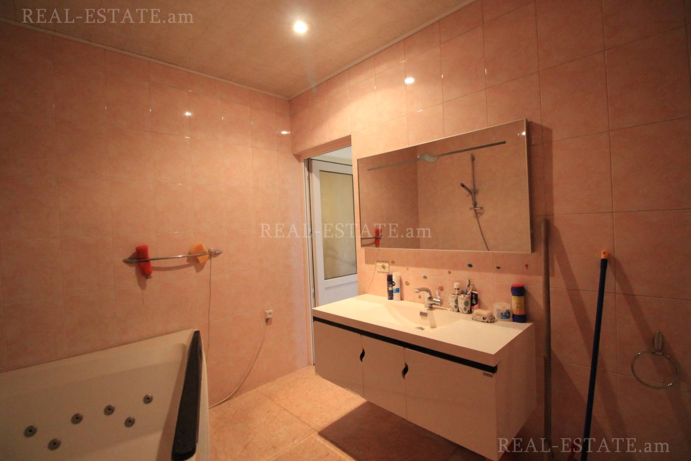 4 սենյականոց բնակարան  Պարոնյան փող, Կենտրոն Երևան, 86934