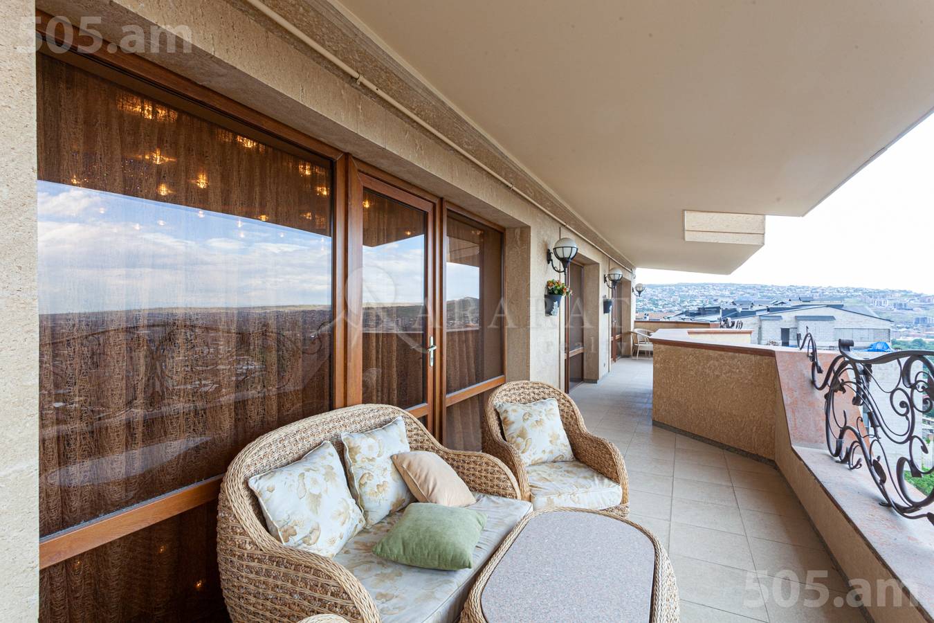 Купить 5 комнатную квартиру Антараин ул, Центр Ереван, 149077