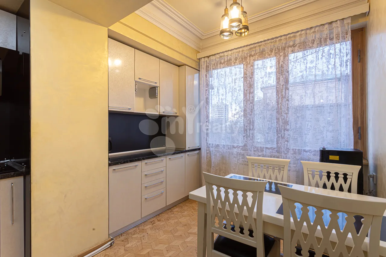 3 bedroom apartment for sale Hanrapetutyan St, Center Yerevan, 159749