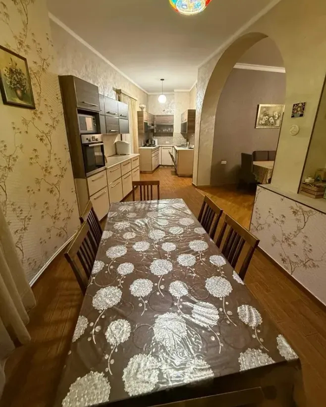 4 bedroom apartment for rent Paronyan St, Center Yerevan, 161316