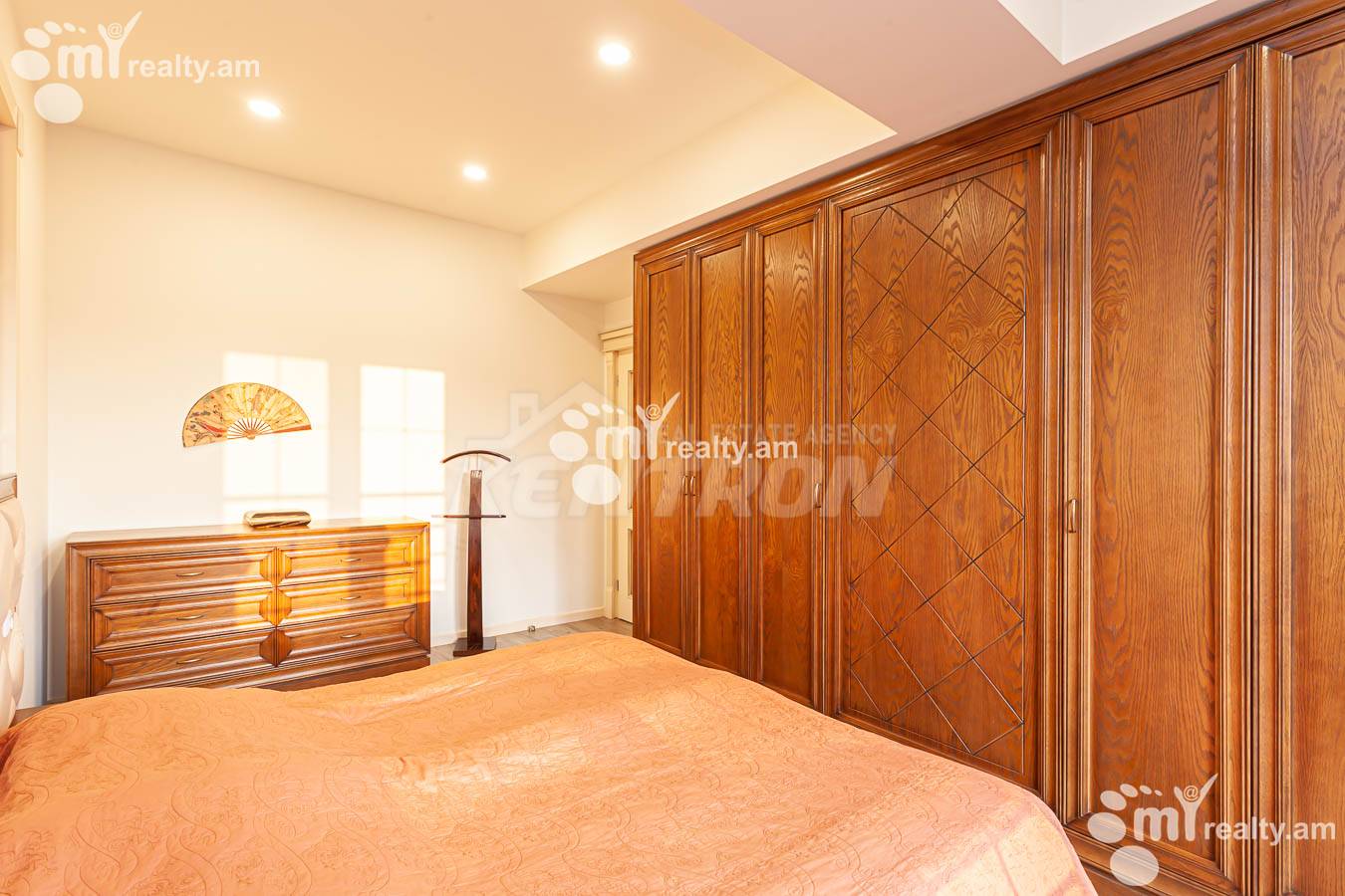 4 սենյականոց բնակարան  Լեռ. Կամսարի փող, Կենտրոն Երևան, 153801