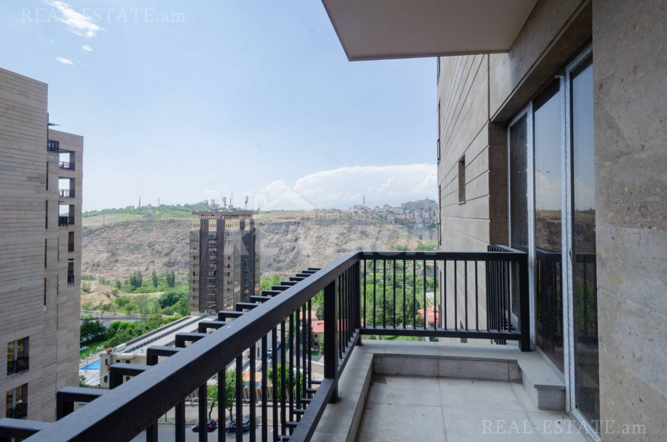 3 bedroom apartment for sale Paronyan St, Center Yerevan, 136720