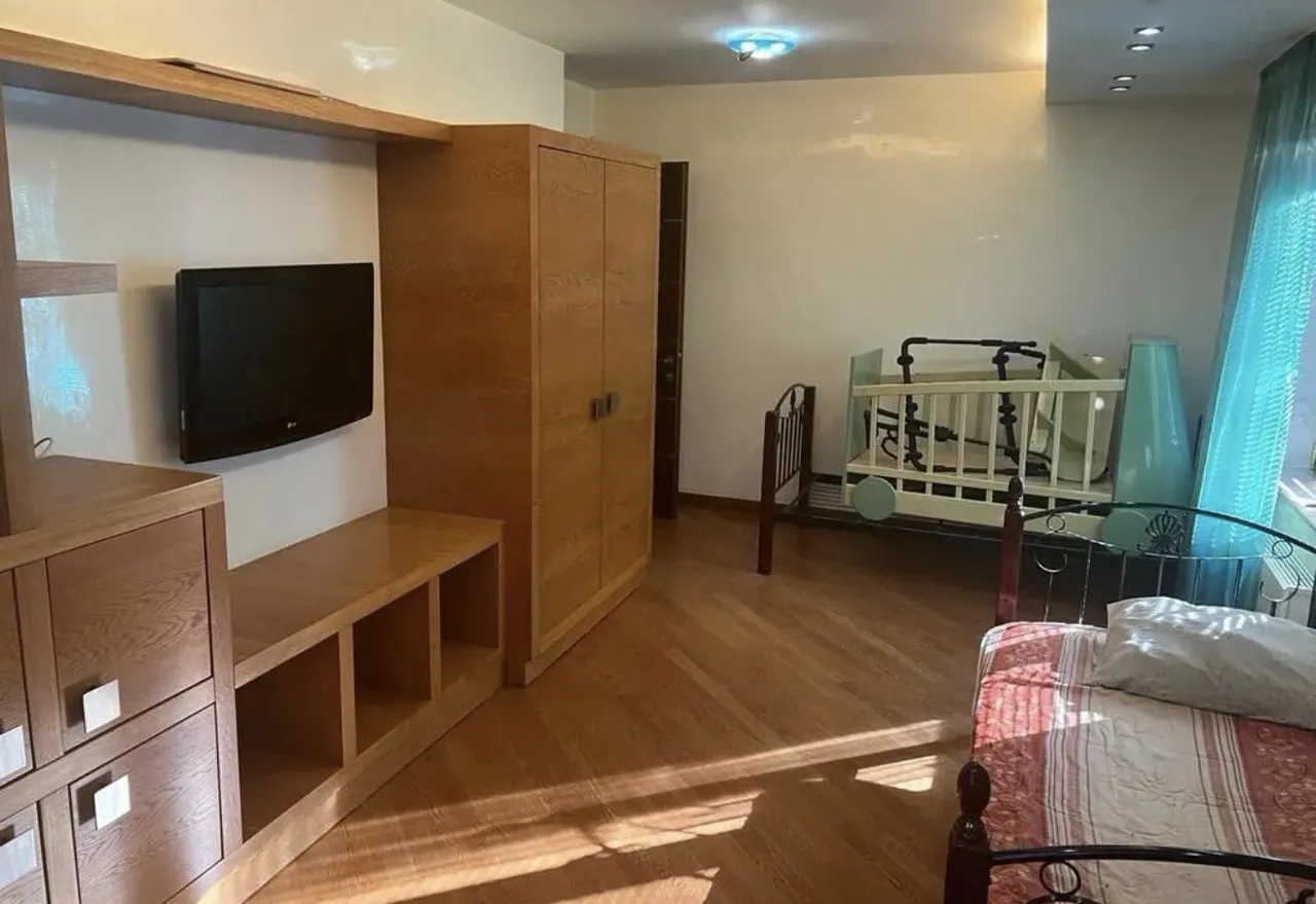 3 սենյականոց բնակարան  Նալբանդյան փող, Կենտրոն Երևան, 158399