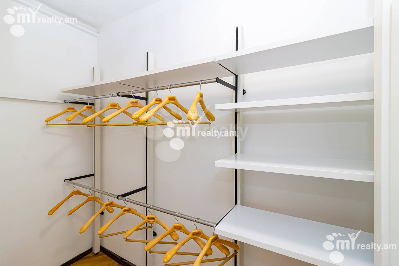 Купить 3 комнатную квартиру Московян ул, Центр Ереван, 146314