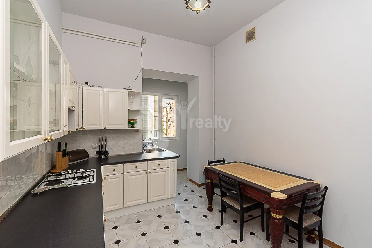 3 bedroom apartment for rent Moskovyan St, Center Yerevan, 161727