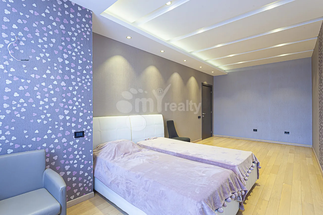 3 bedroom apartment for sale Aram St, Center Yerevan, 161991