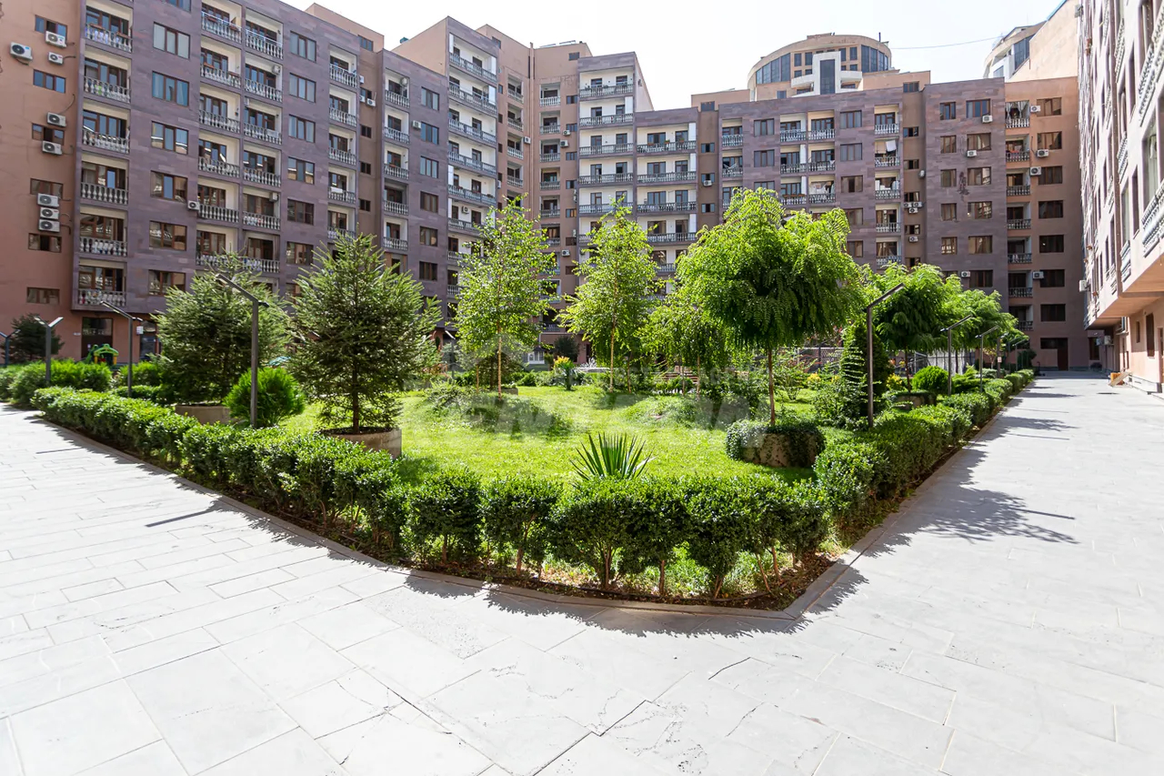 4 bedroom apartment for sale خیابان آدونس, عربگیر ایروان, 159644