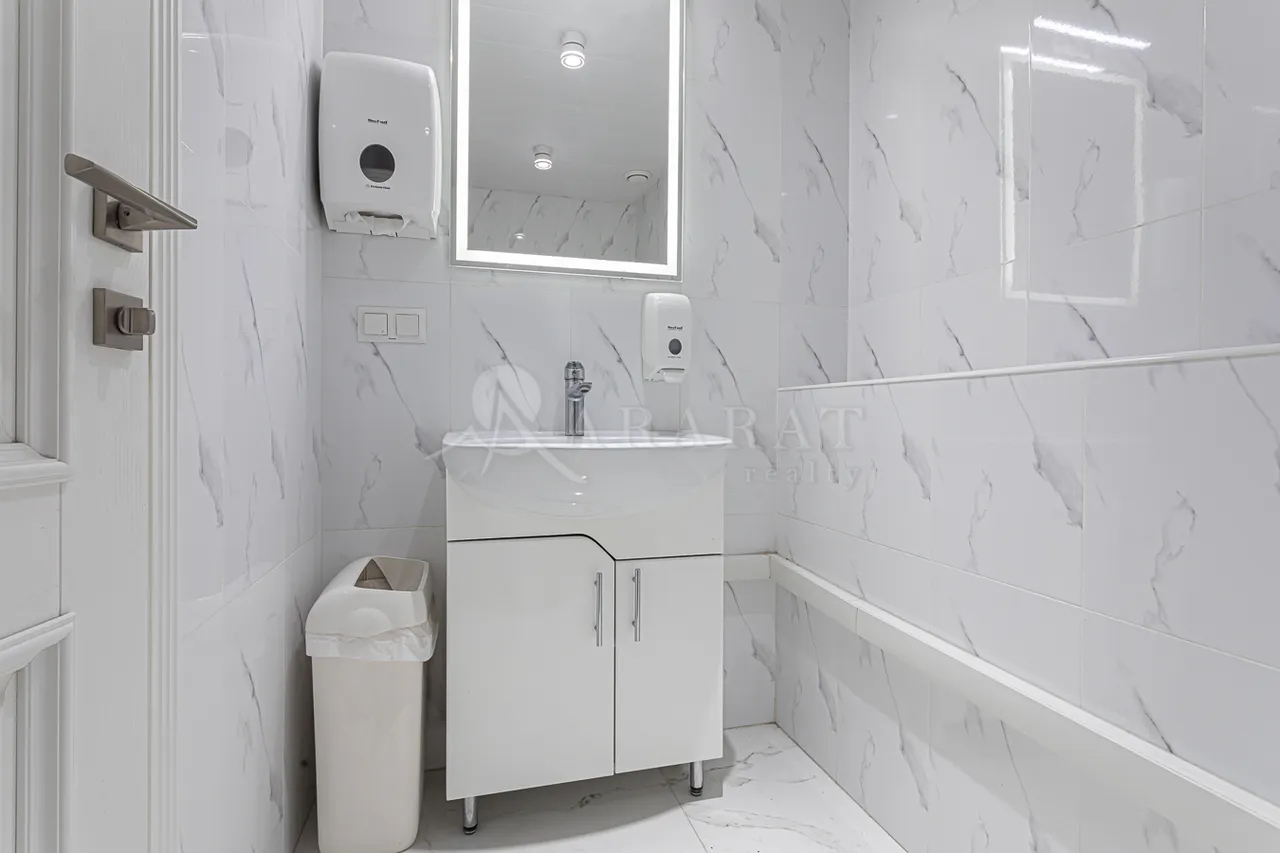 Commercial for rent خیابان امیریان, مرکز شهر ایروان, 158143