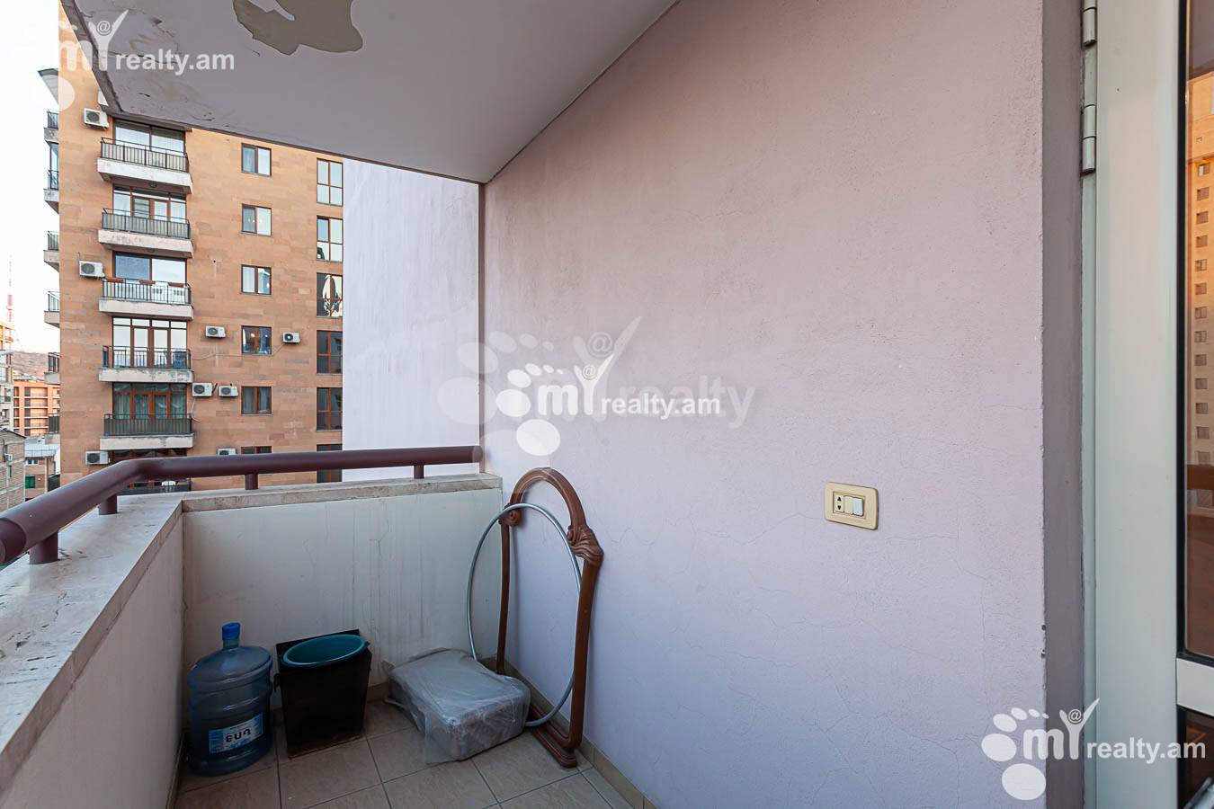 Купить 3 комнатную квартиру Кохбаци ул, Центр Ереван, 154527