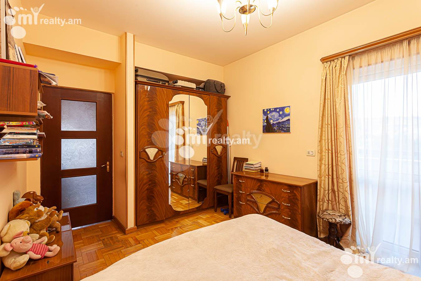 Купить 3 комнатную квартиру Кохбаци ул, Центр Ереван, 154527