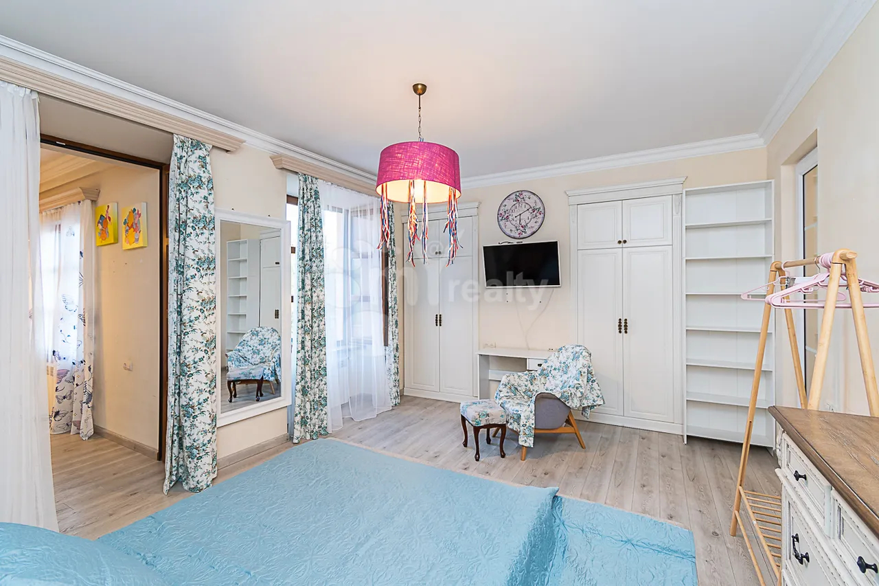 4 bedroom apartment for sale Hanrapetutyan St, Center Yerevan, 159788
