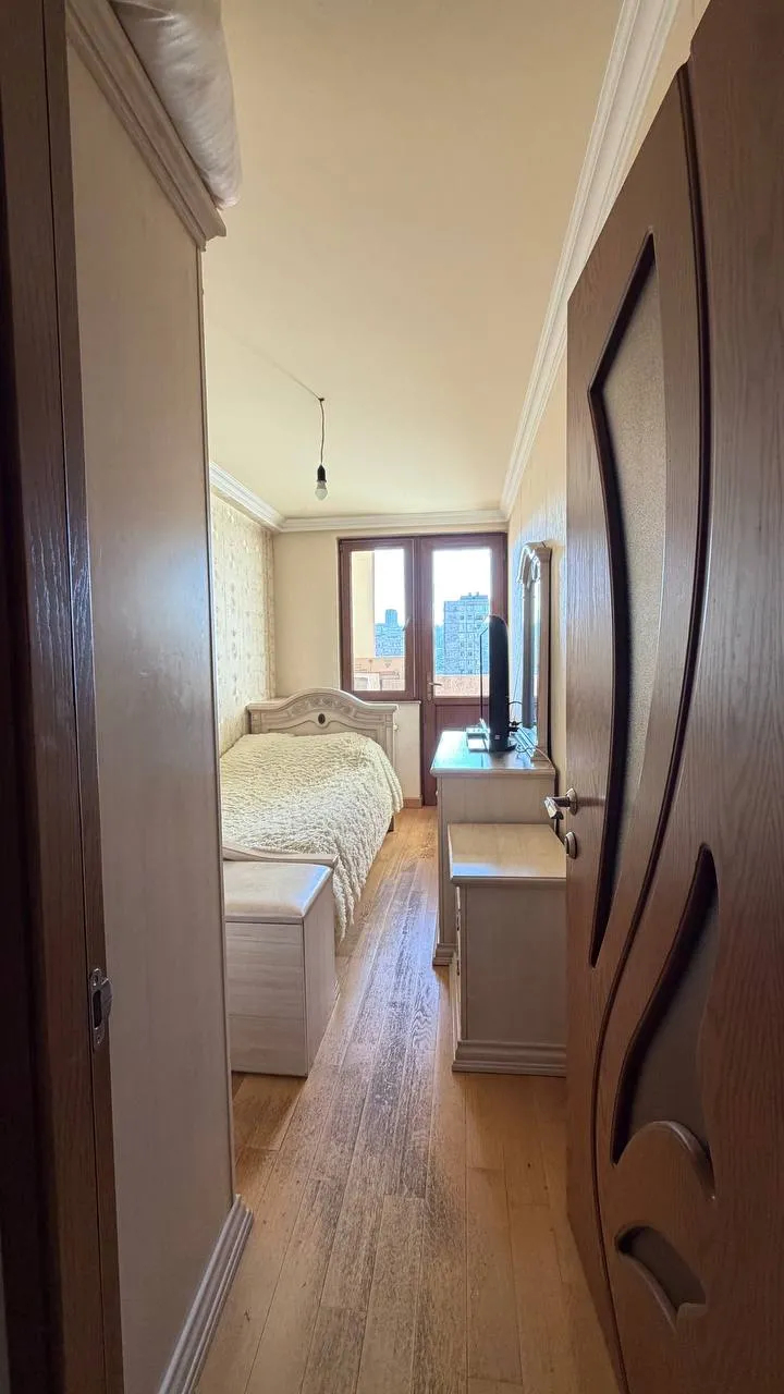 3 bedroom apartment for sale خیابان اِ. کوچار, مرکز شهر ایروان, 161131