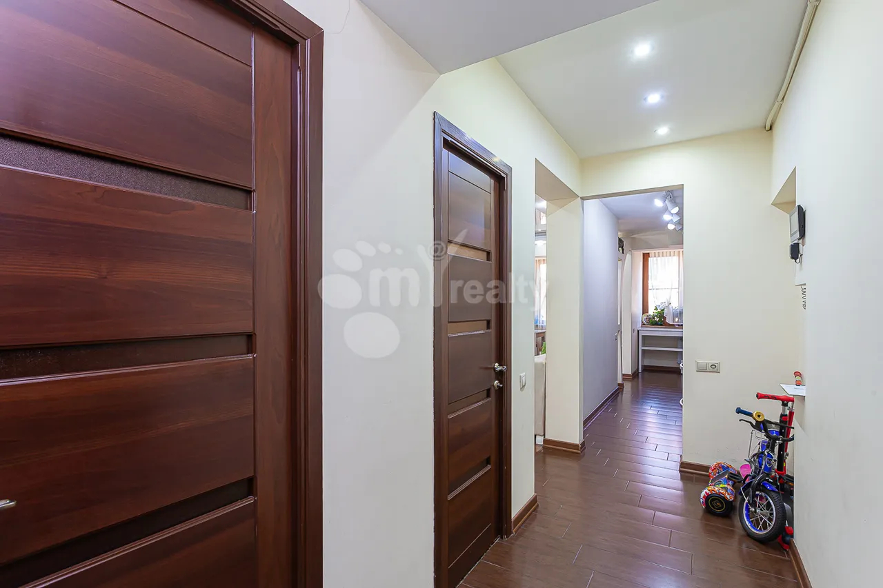 4 bedroom apartment for sale Nalbandyan St, Center Yerevan, 158811